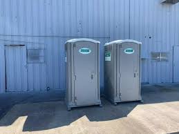 Best Standard Portable Toilet Rental  in Shawnee, KS